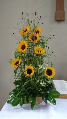 Altargesteck mit Sonnenblumen