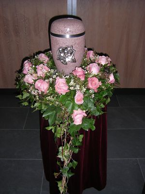 Urnenkranz mit pinken Rosen